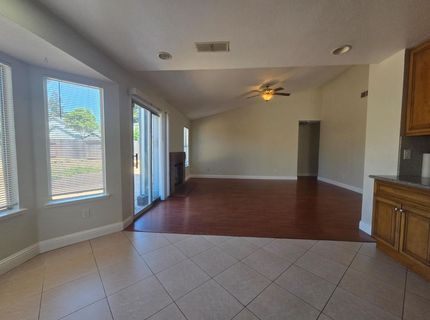 8212 Newbury Park Ct, Sacramento, CA 95828 Photo