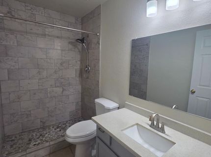 8212 Newbury Park Ct, Sacramento, CA 95828 Photo