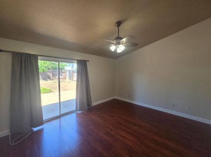 8212 Newbury Park Ct, Sacramento, CA 95828 Photo