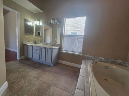 8212 Newbury Park Ct, Sacramento, CA 95828 Photo