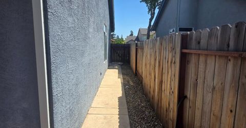 8212 Newbury Park Ct, Sacramento, CA 95828 Photo