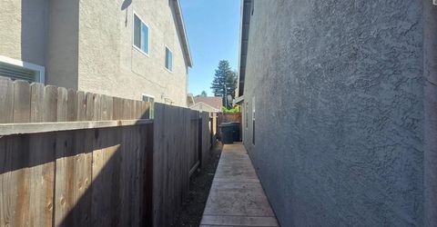 8212 Newbury Park Ct, Sacramento, CA 95828 Photo