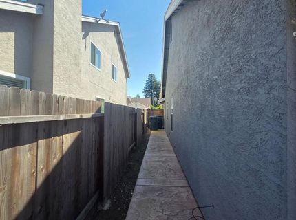 8212 Newbury Park Ct, Sacramento, CA 95828 Photo