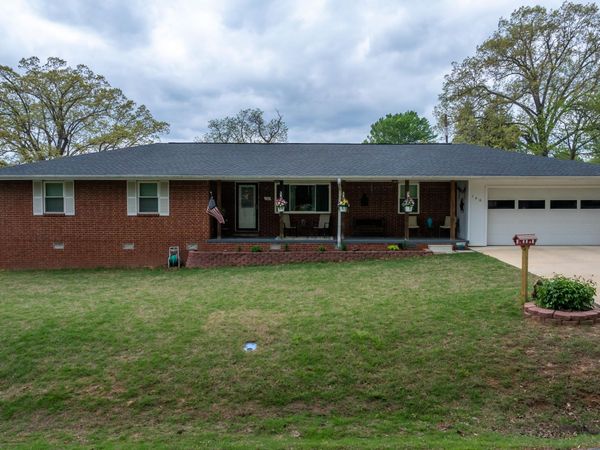 140 N Spring Street, Melbourne, AR 72556