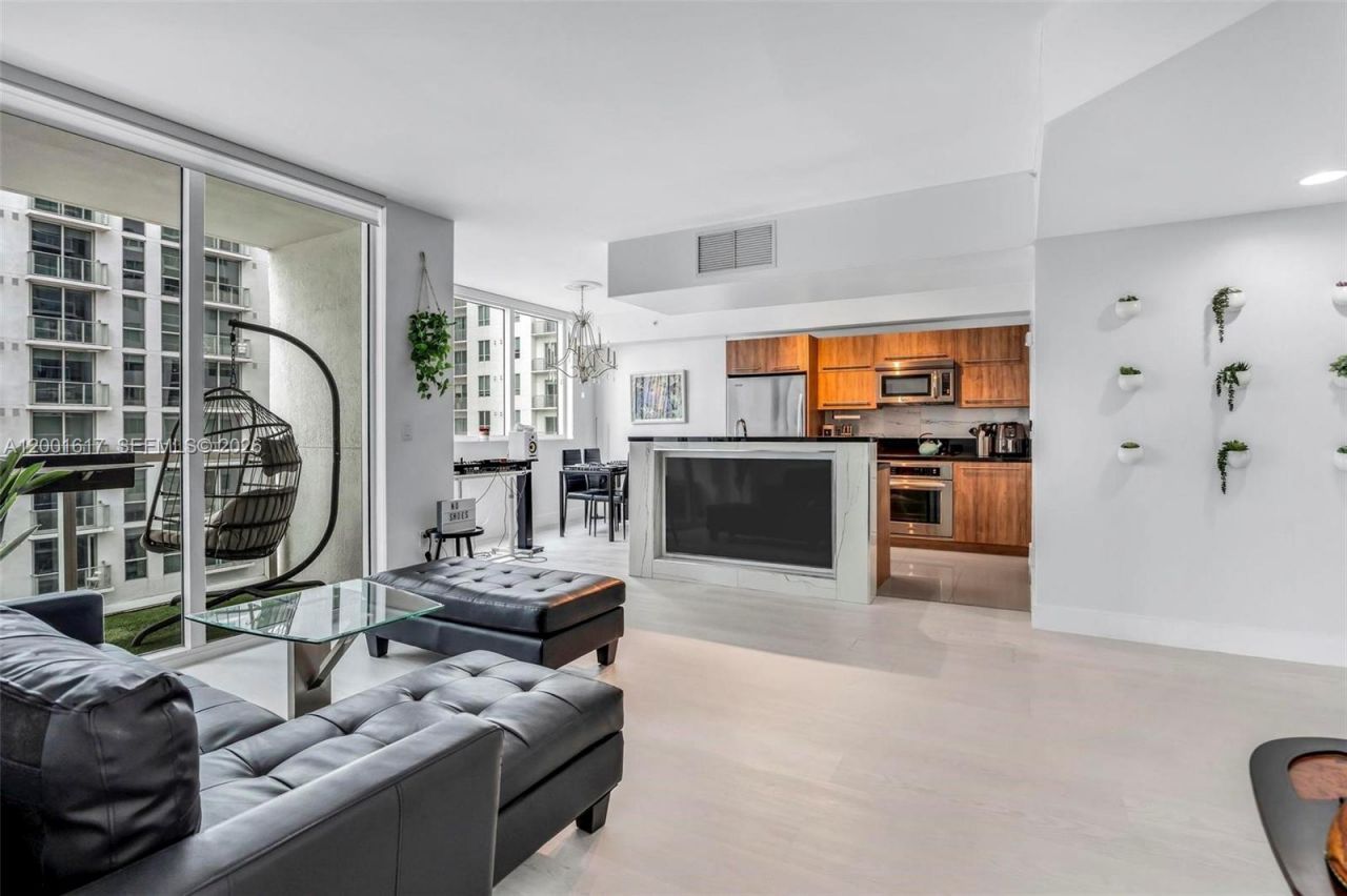 253 NE 2nd St, Unit 1608, Miami, FL 33132 Photo