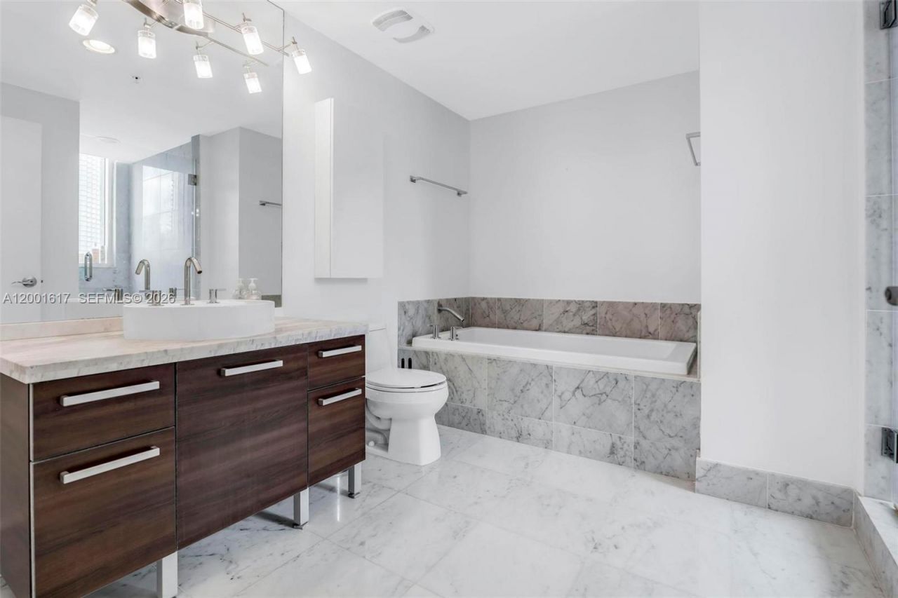 253 NE 2nd St, Unit 1608, Miami, FL 33132 Photo