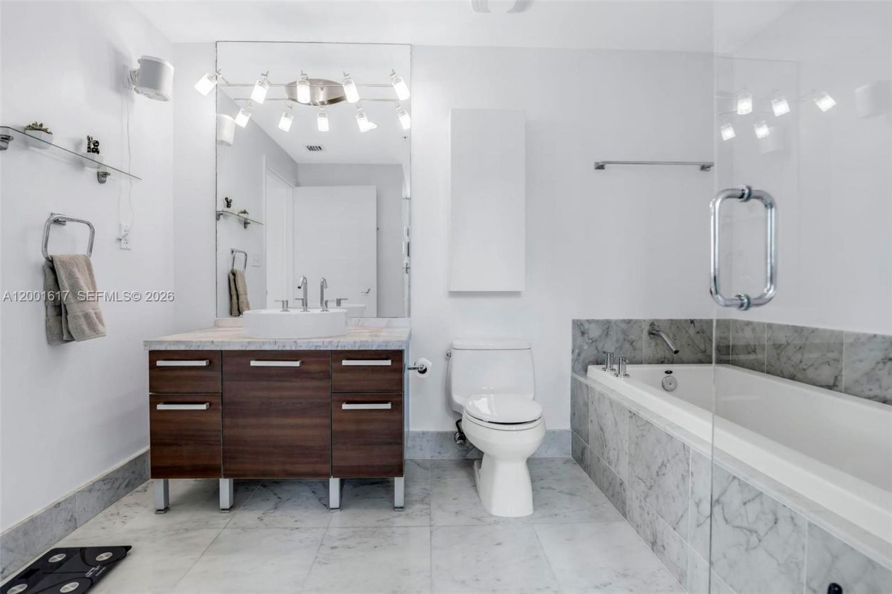 253 NE 2nd St, Unit 1608, Miami, FL 33132 Photo