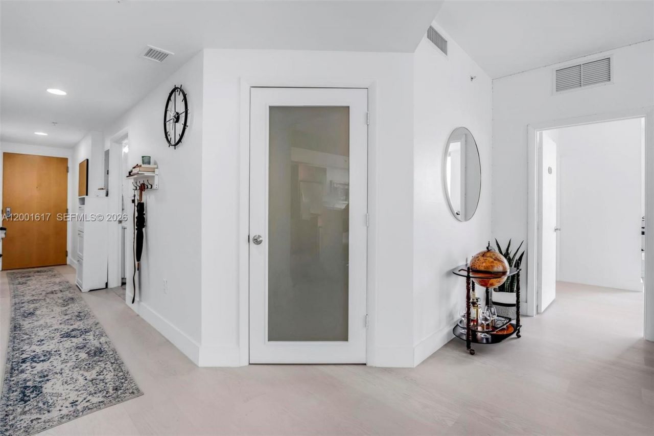 253 NE 2nd St, Unit 1608, Miami, FL 33132 Photo