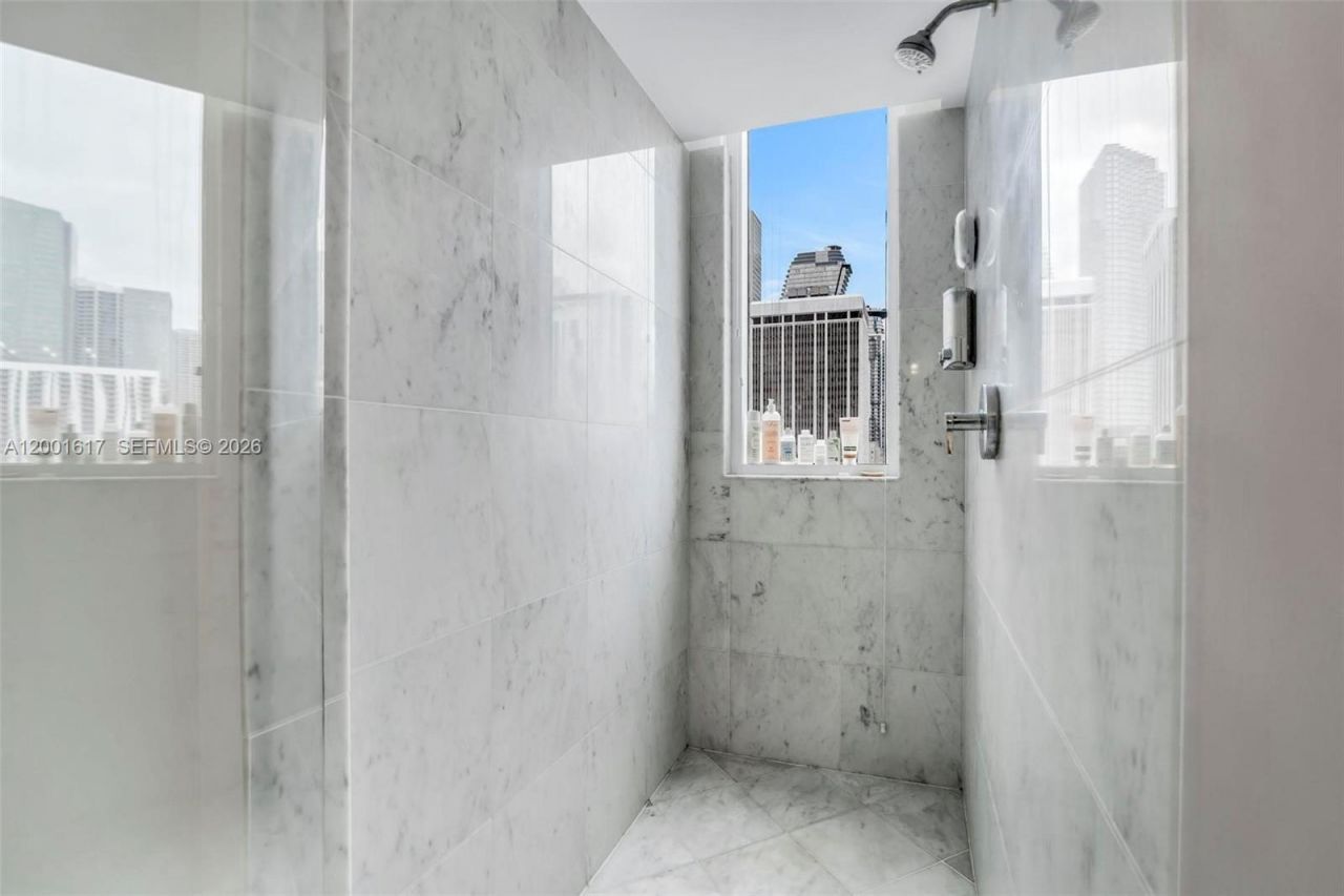 253 NE 2nd St, Unit 1608, Miami, FL 33132 Photo