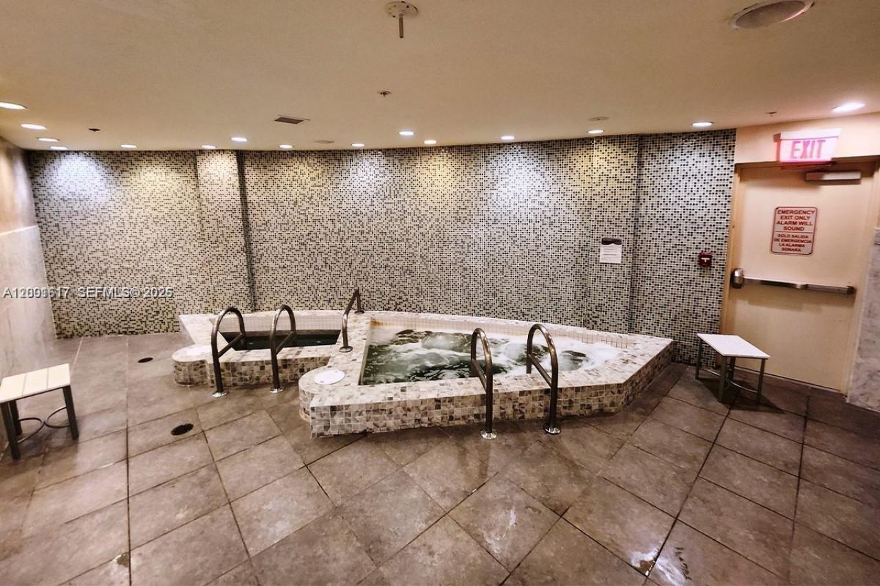 253 NE 2nd St, Unit 1608, Miami, FL 33132 Photo