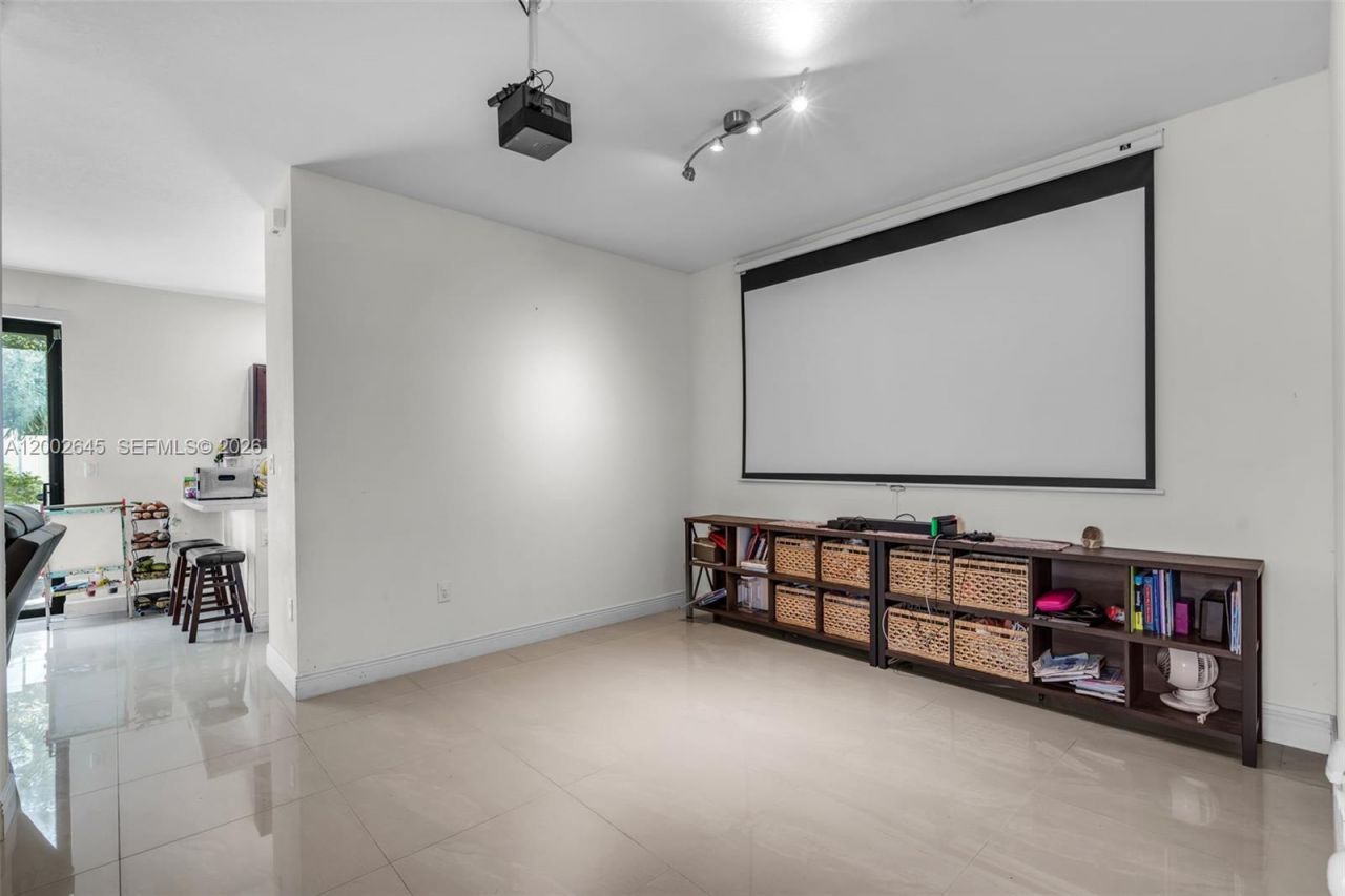 10371 W 32nd Ln, Hialeah, FL 33018 Photo