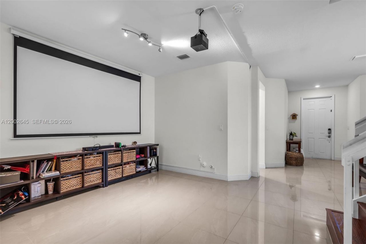 10371 W 32nd Ln, Hialeah, FL 33018 Photo