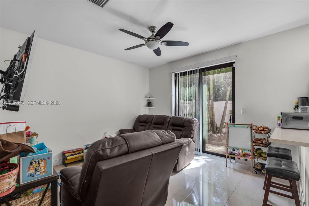 10371 W 32nd Ln, Hialeah, FL 33018 Photo