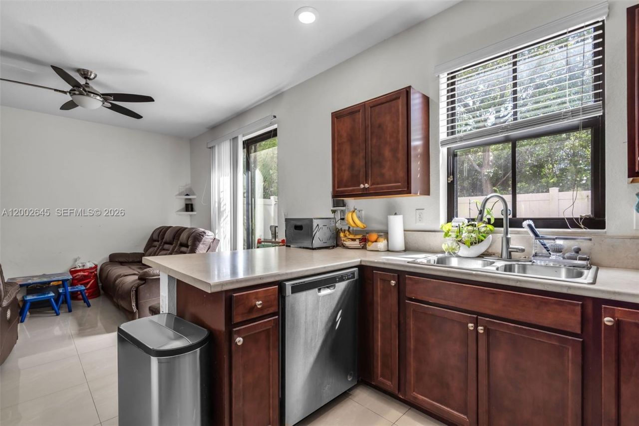 10371 W 32nd Ln, Hialeah, FL 33018 Photo