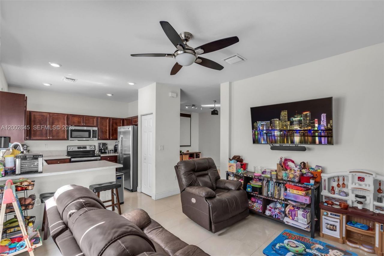 10371 W 32nd Ln, Hialeah, FL 33018 Photo