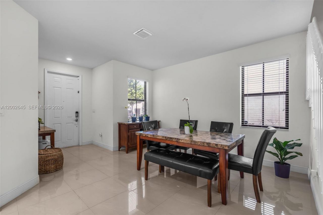 10371 W 32nd Ln, Hialeah, FL 33018 Photo