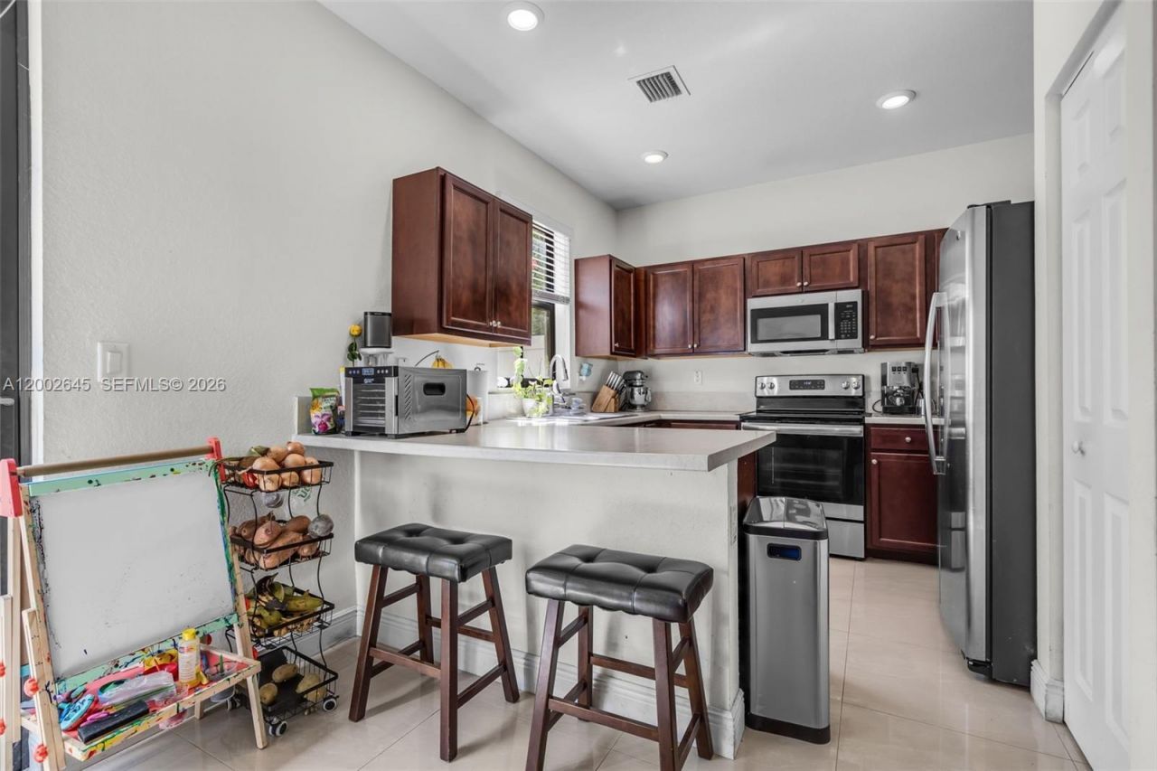 10371 W 32nd Ln, Hialeah, FL 33018 Photo