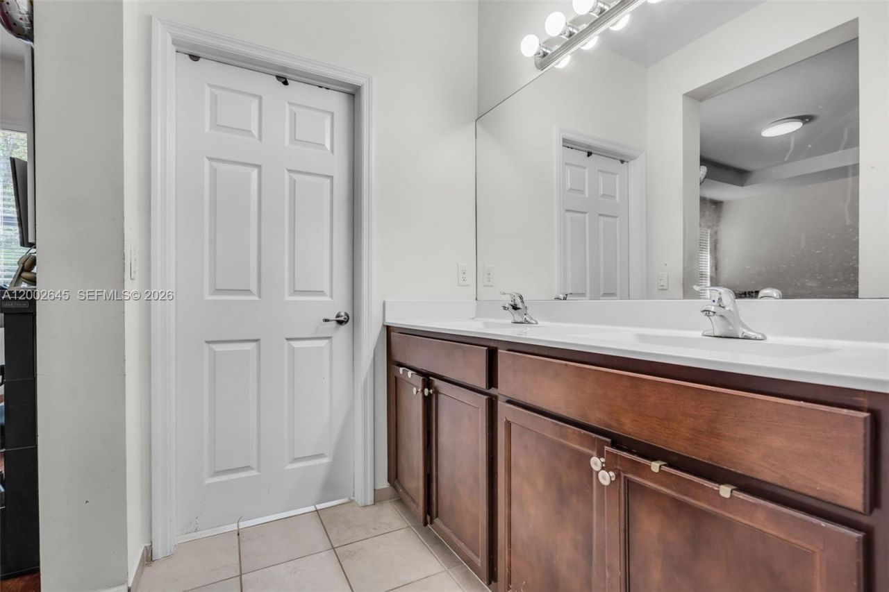 10371 W 32nd Ln, Hialeah, FL 33018 Photo