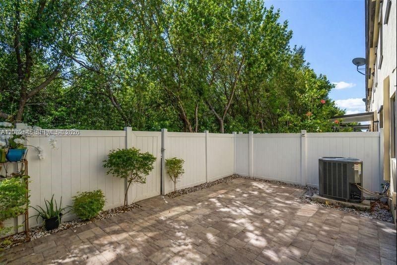 10371 W 32nd Ln, Hialeah, FL 33018 Photo