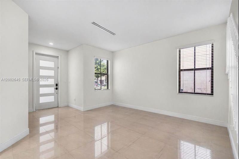 10371 W 32nd Ln, Hialeah, FL 33018 Photo