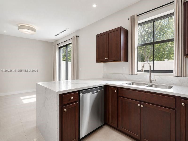 10371 W 32nd Ln, Hialeah, FL 33018 Photo