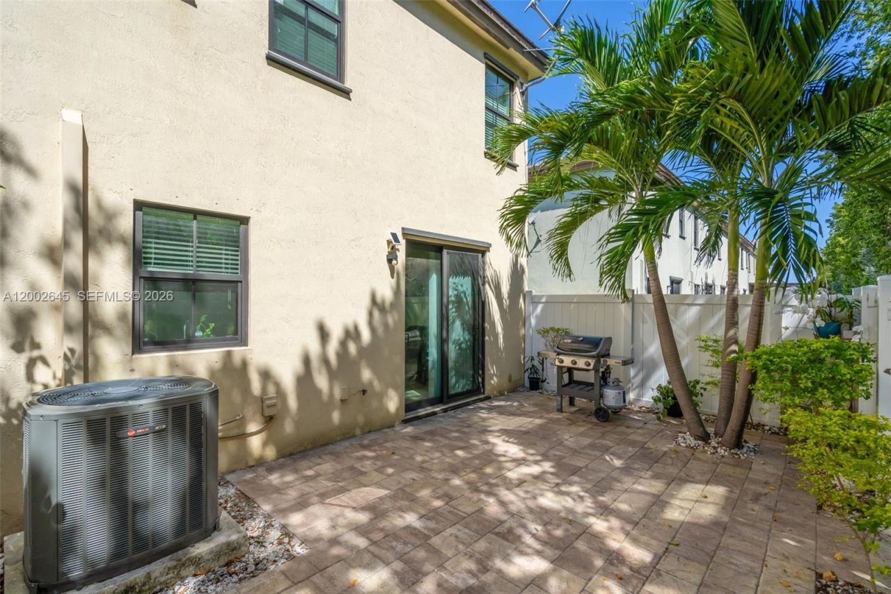 10371 W 32nd Ln, Hialeah, FL 33018 Photo