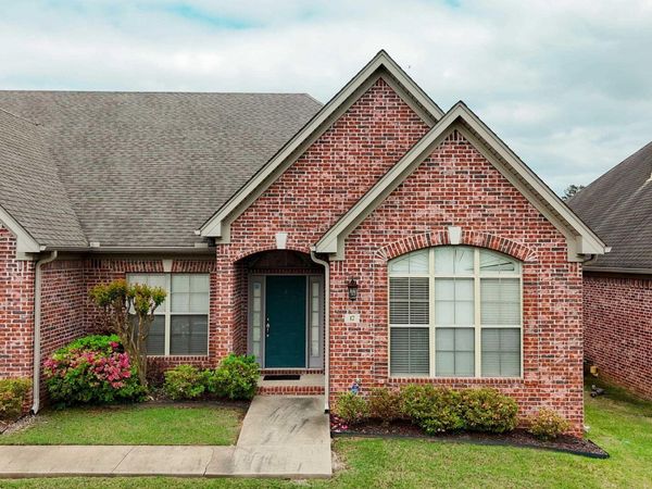 17 Chapman Ln, Little Rock, AR 72211