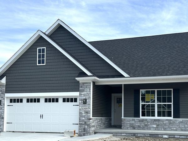 2309 Falling Waters Lane, Perrysburg, OH 43551