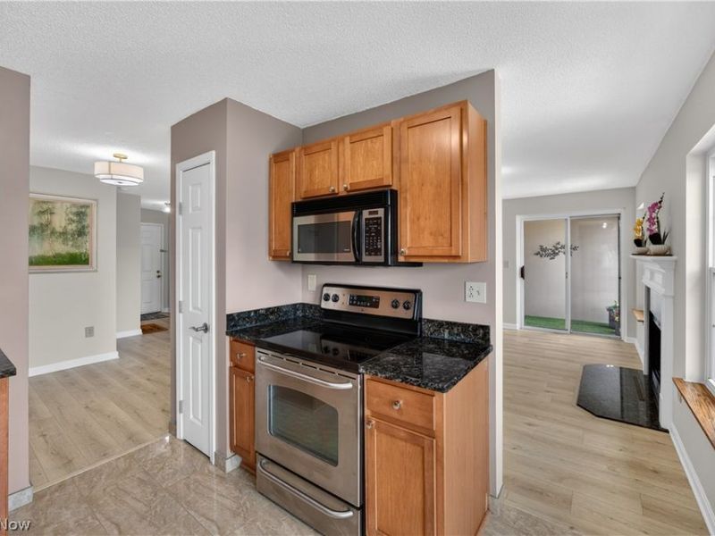 240 Fox Hollow Drive, Unit 408, Mayfield Heights, OH 44124 Photo 10