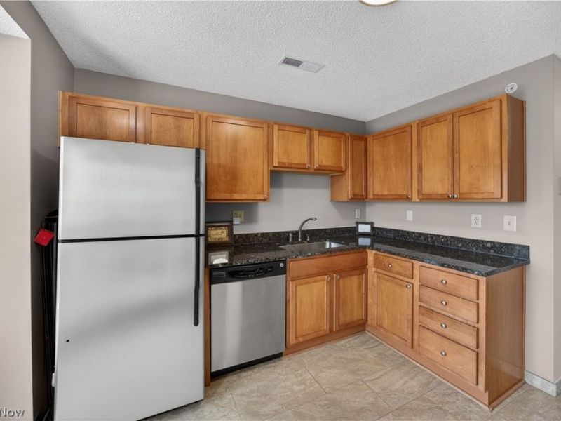 240 Fox Hollow Drive, Unit 408, Mayfield Heights, OH 44124 Photo 11