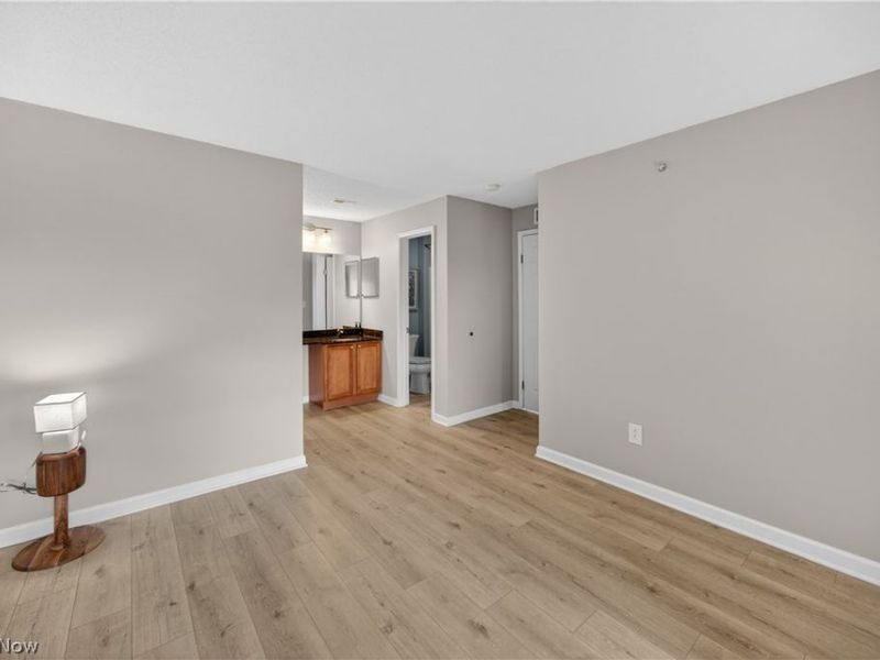 240 Fox Hollow Drive, Unit 408, Mayfield Heights, OH 44124 Photo 16