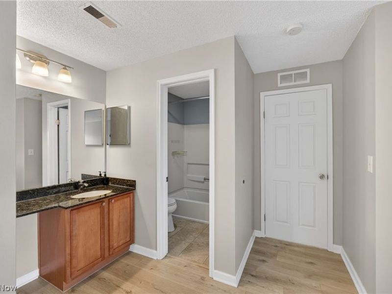 240 Fox Hollow Drive, Unit 408, Mayfield Heights, OH 44124 Photo 17