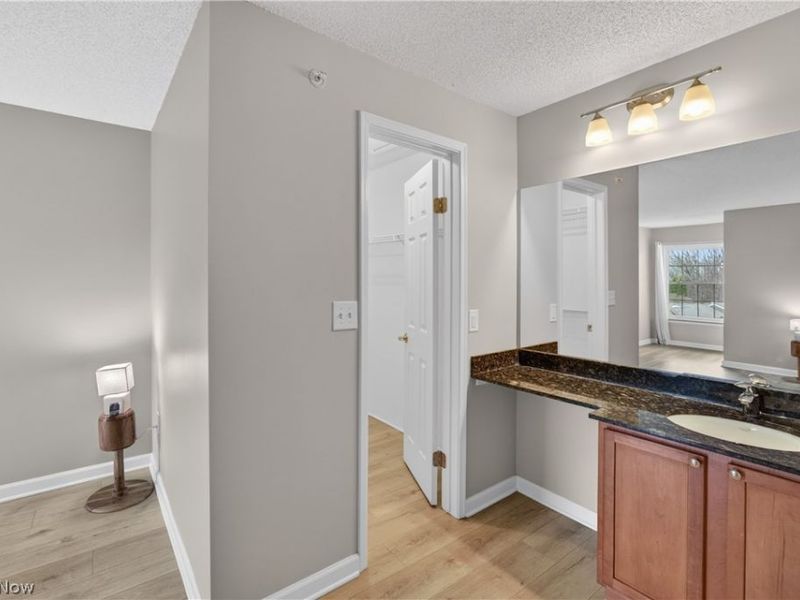 240 Fox Hollow Drive, Unit 408, Mayfield Heights, OH 44124 Photo 18