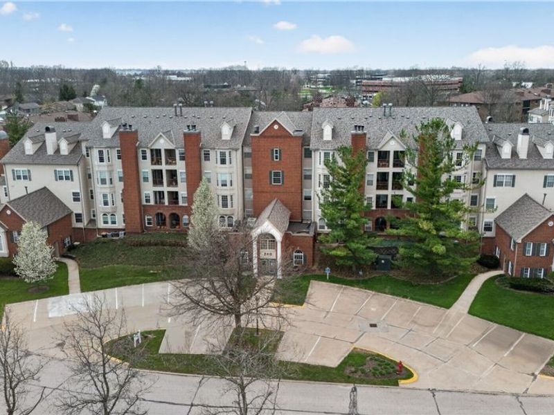 240 Fox Hollow Drive, Unit 408, Mayfield Heights, OH 44124 Photo 2