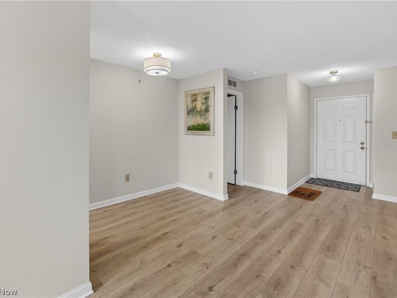 240 Fox Hollow Drive, Unit 408, Mayfield Heights, OH 44124 Photo 8