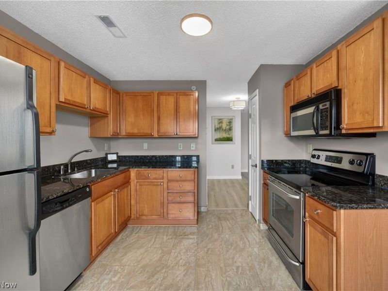 240 Fox Hollow Drive, Unit 408, Mayfield Heights, OH 44124 Photo 9