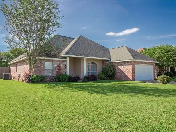 300 OAK POINT Drive, LaPlace, LA 70068