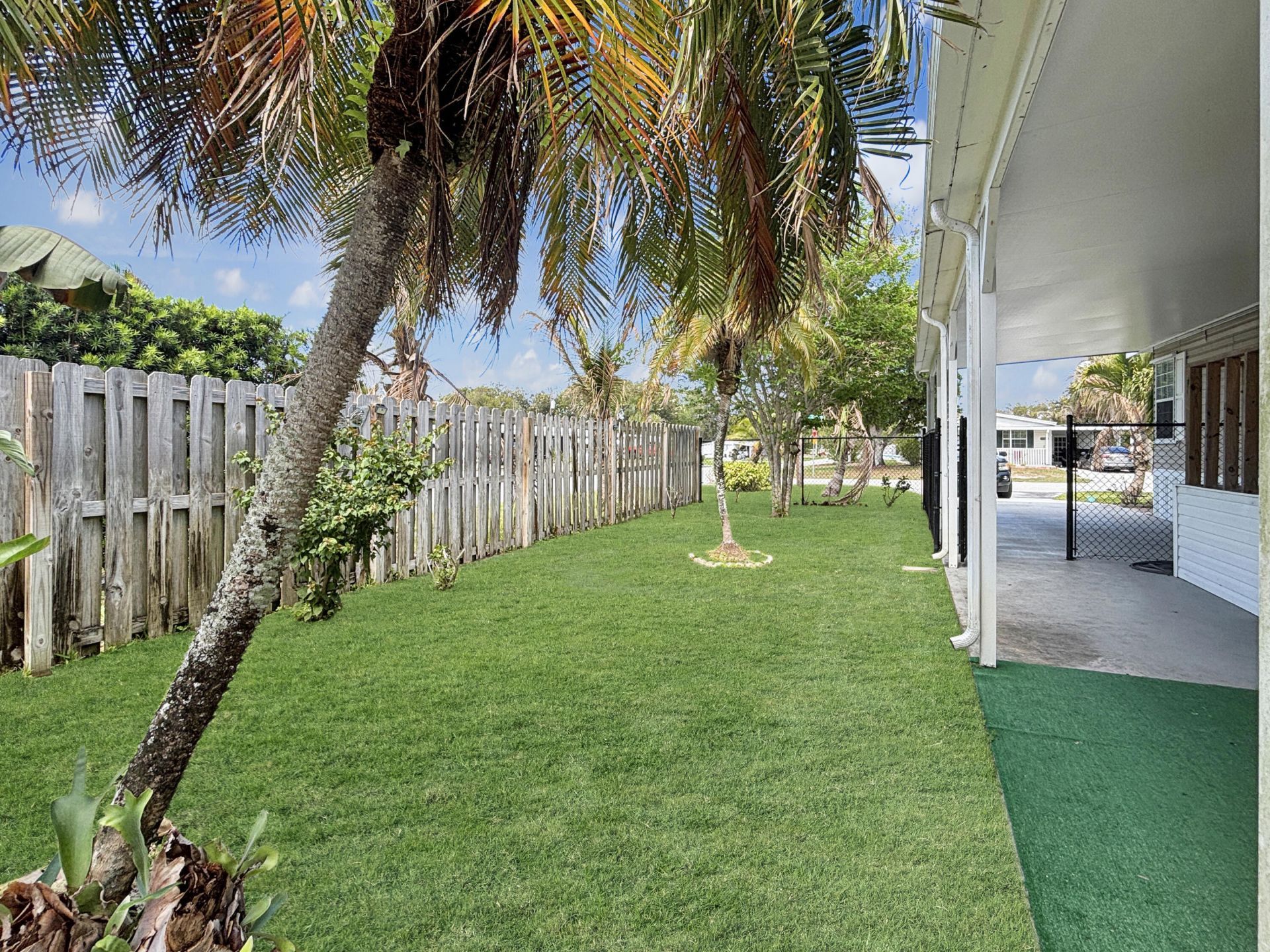 7568 SE Swan Avenue, Hobe Sound, FL 33455 Photo