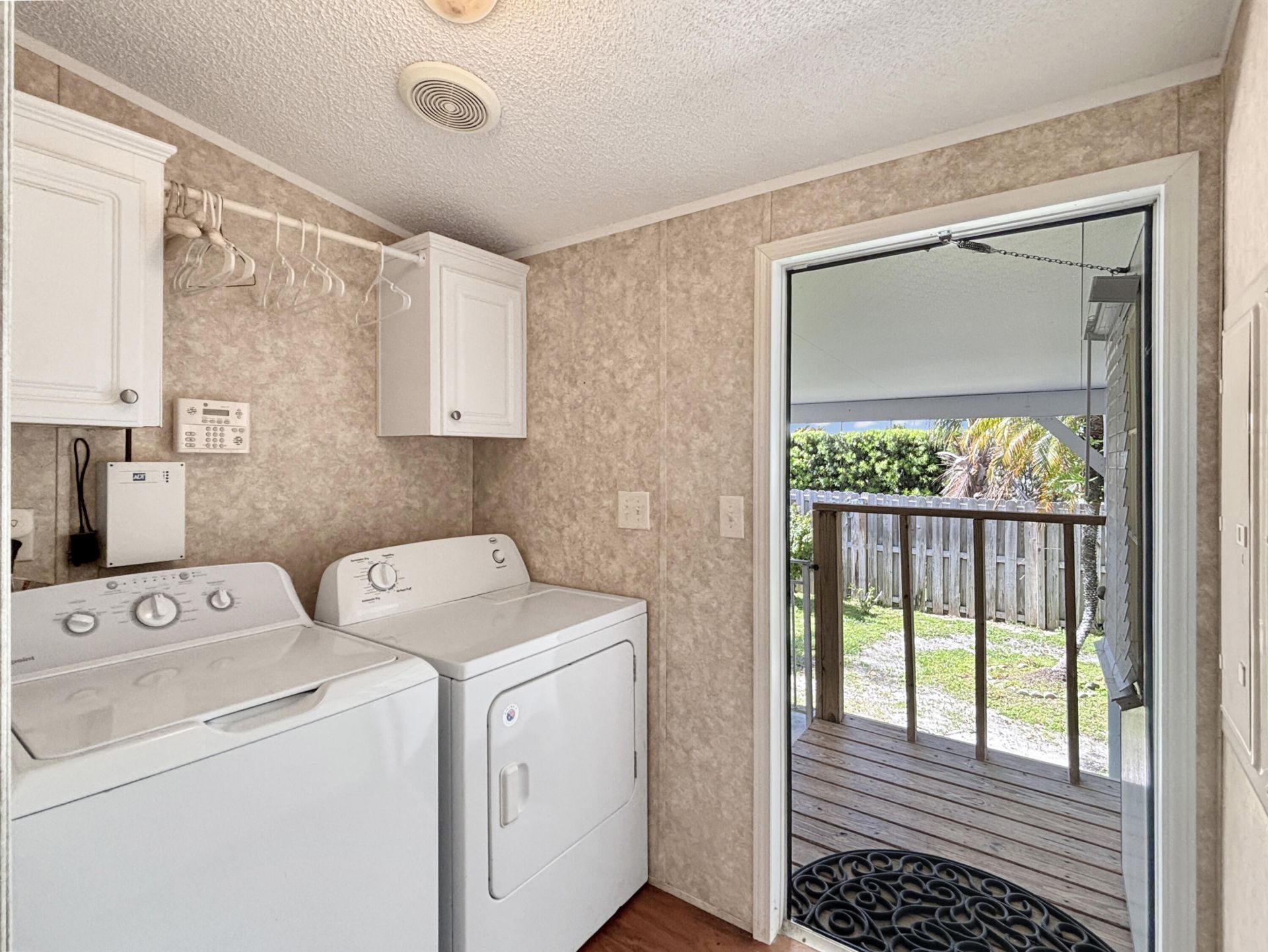 7568 SE Swan Avenue, Hobe Sound, FL 33455 Photo