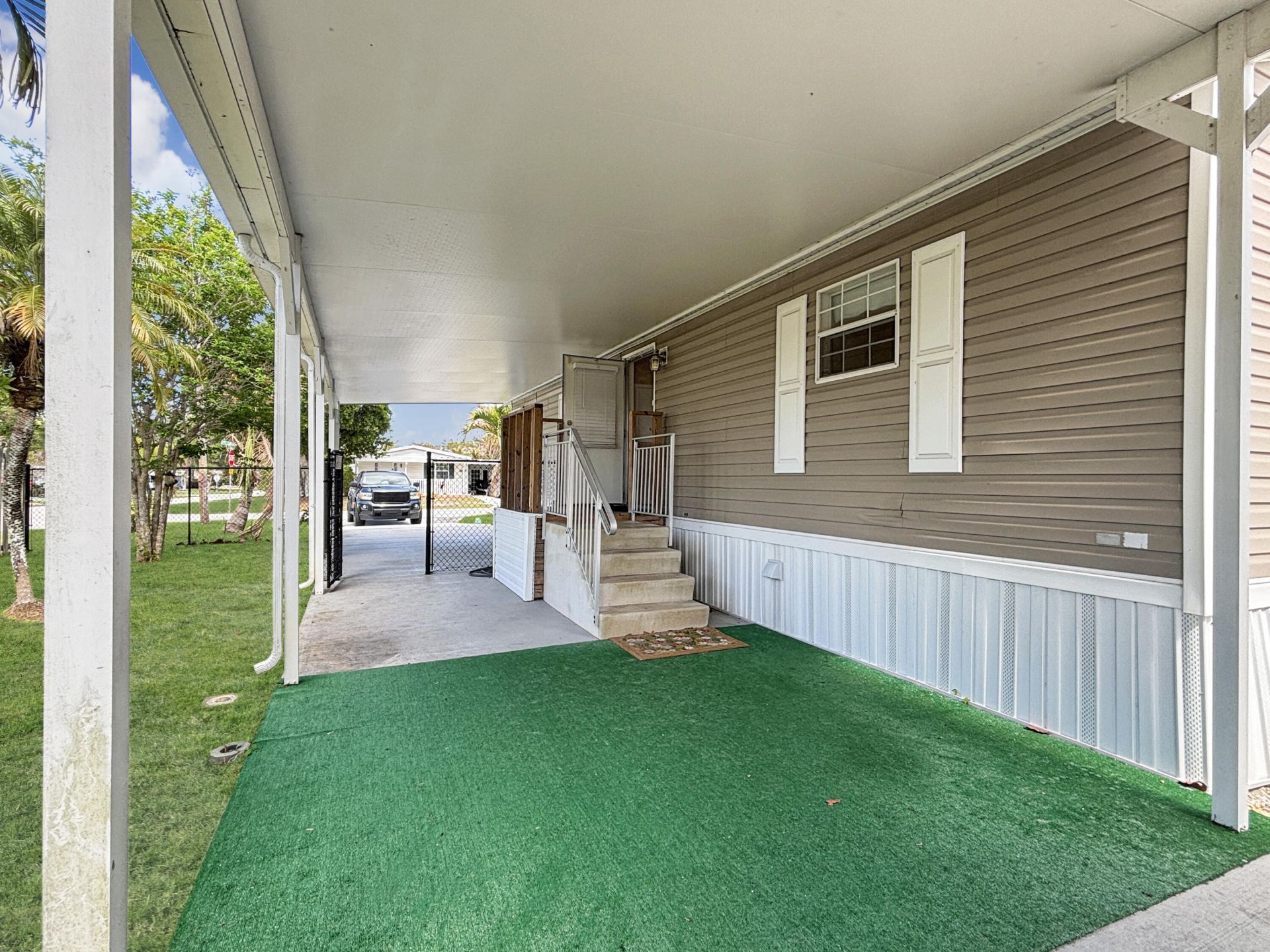 7568 SE Swan Avenue, Hobe Sound, FL 33455 Photo