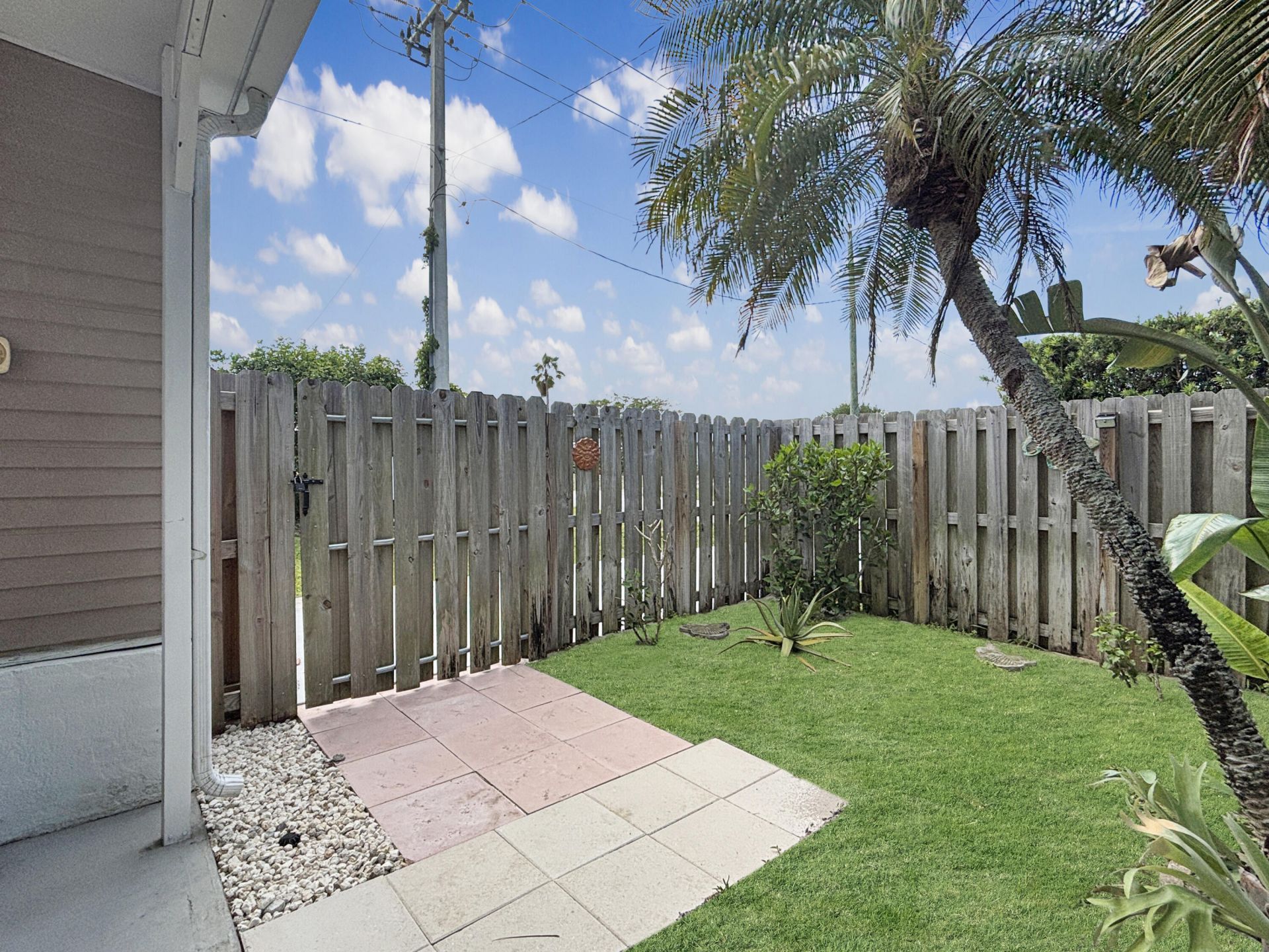 7568 SE Swan Avenue, Hobe Sound, FL 33455 Photo
