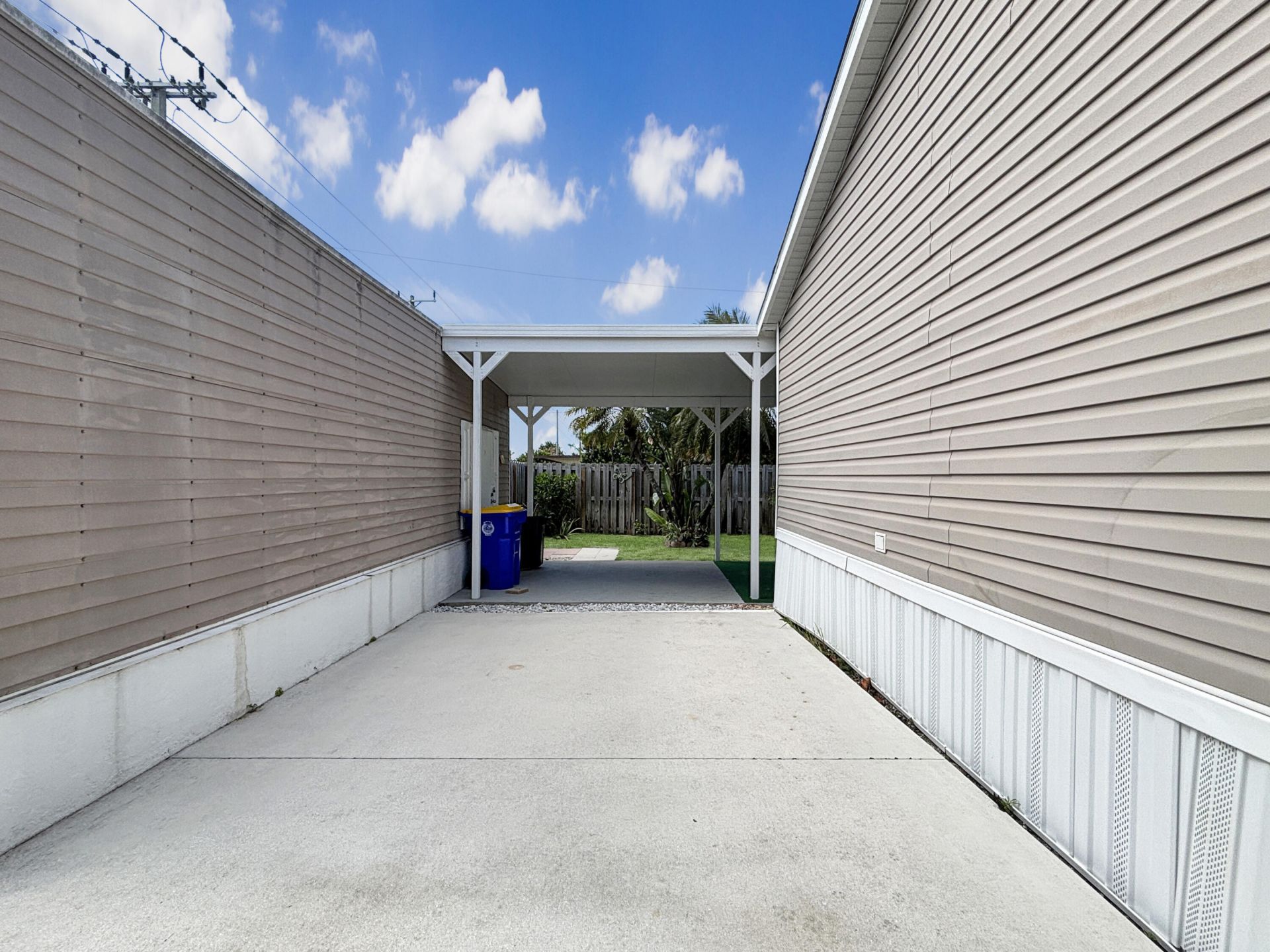 7568 SE Swan Avenue, Hobe Sound, FL 33455 Photo