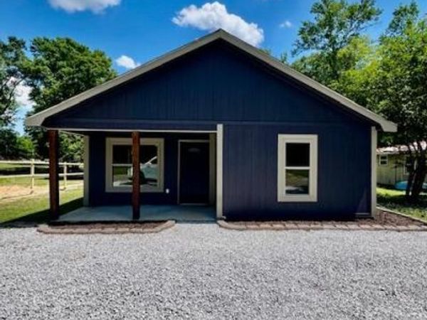 406 Willow St., Sandersville, MS 39477
