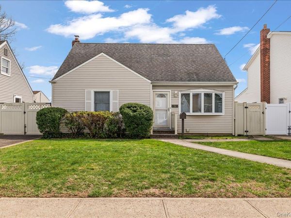 51 Audrey Avenue , Plainview, NY 11803