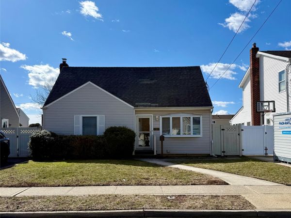 51 Audrey Avenue , Plainview, NY 11803