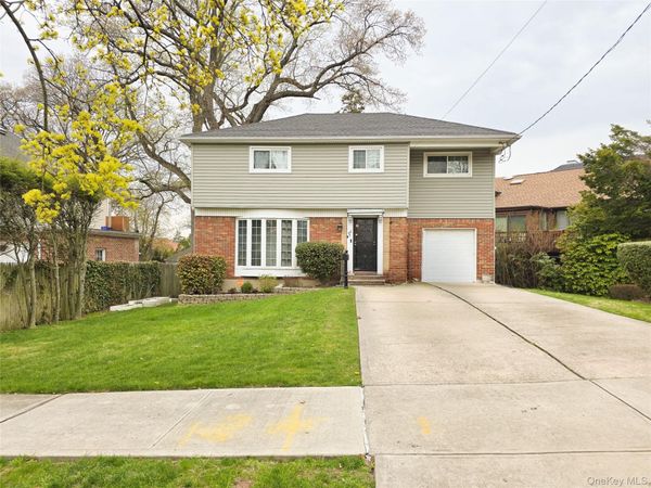 241-11 52 Avenue, Douglaston, NY 11362