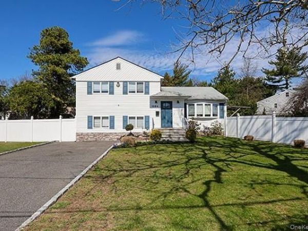 1084 Hicksville Road, Seaford, NY 11783