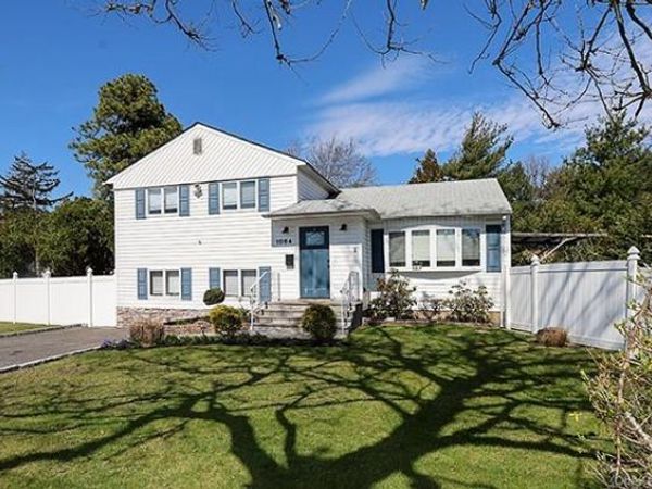 1084 Hicksville Road, Seaford, NY 11783