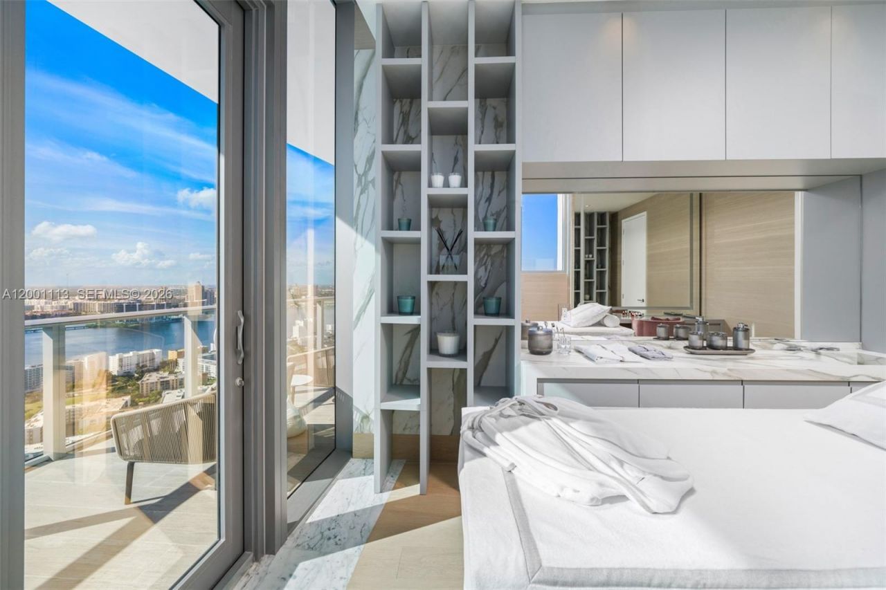 17475 Collins Ave, Unit PH3201, Sunny Isles Beach, FL 33160 Photo