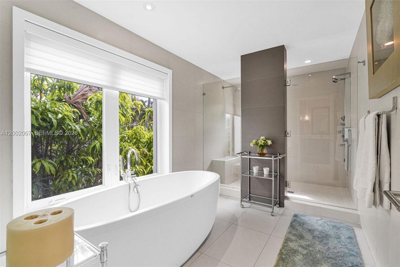 145 Biscay Dr, Bal Harbour, FL 33154 Photo